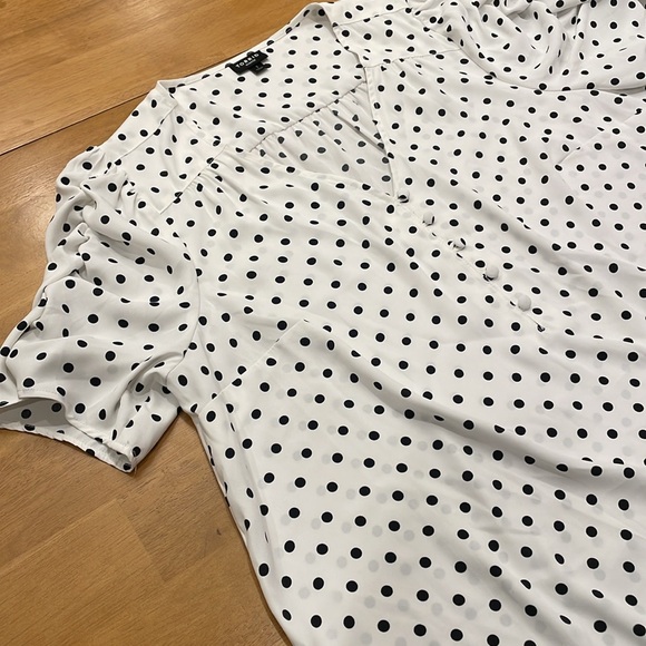 NWOT Torrid Harper Short Sleeve Blouse Size 1X White Black Polka Dots V Neck - Picture 5 of 13